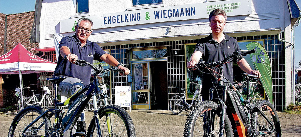 Ingo Engelking (links) und Jörg Wiegmann freuen sich über das zehnjährige Bestehen ihres Fachgeschäfts für Markenräder.